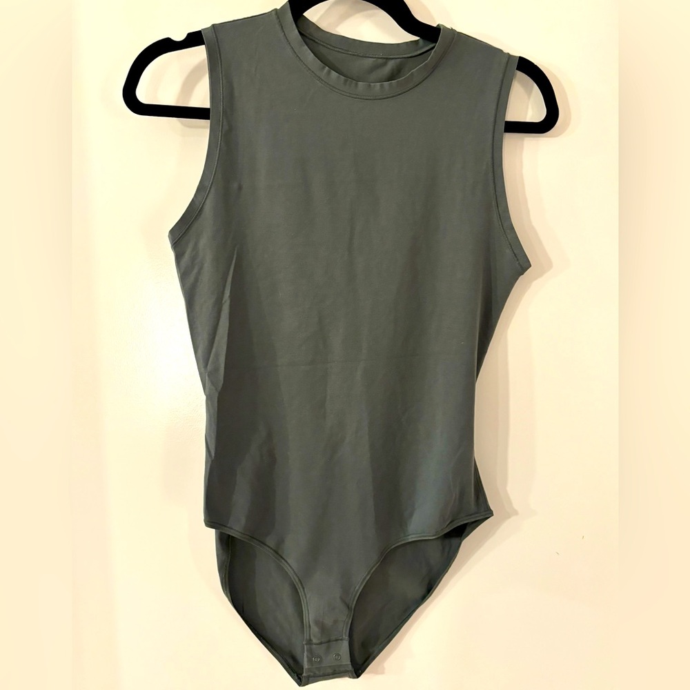 SKIMS Essential Bodysuit - Olive Green